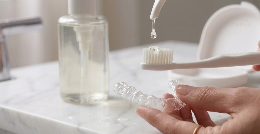 How to Clean Your Night Guard: Ultrasonic vs Manual Methods