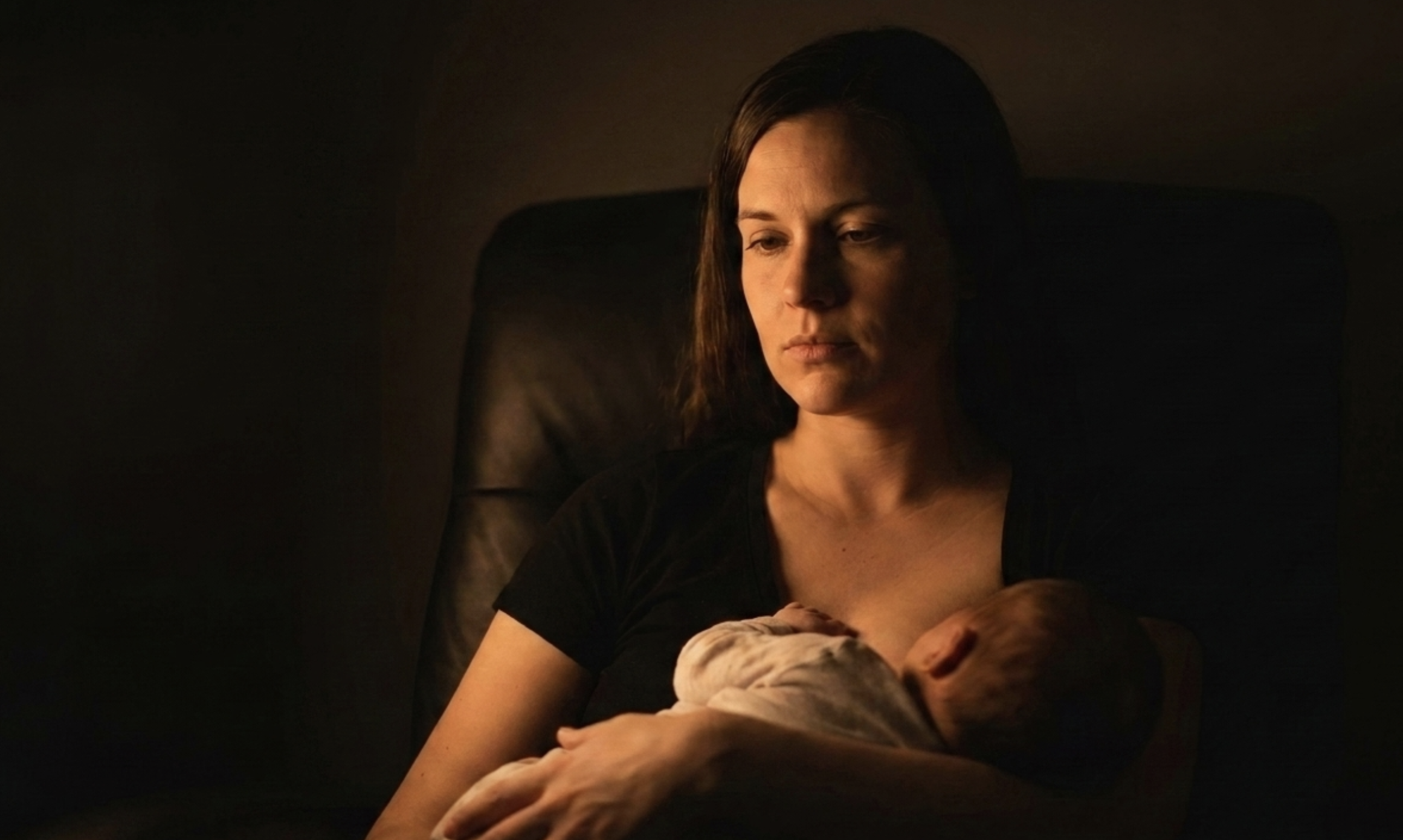 night feeding sleep disruption bruxism postpartum mother
